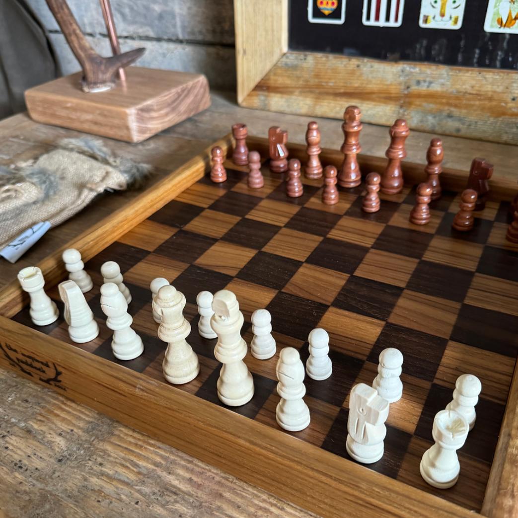 Handcrafted Chess - NASH + BANKS