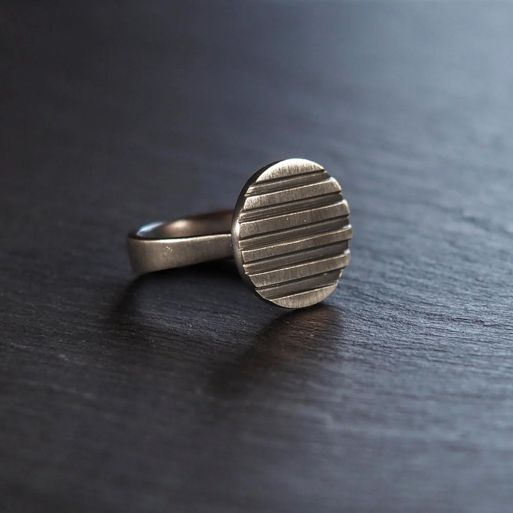 Smith & Poet | Linear Circulo Ring - NASH + BANKS | Oxidised Silver