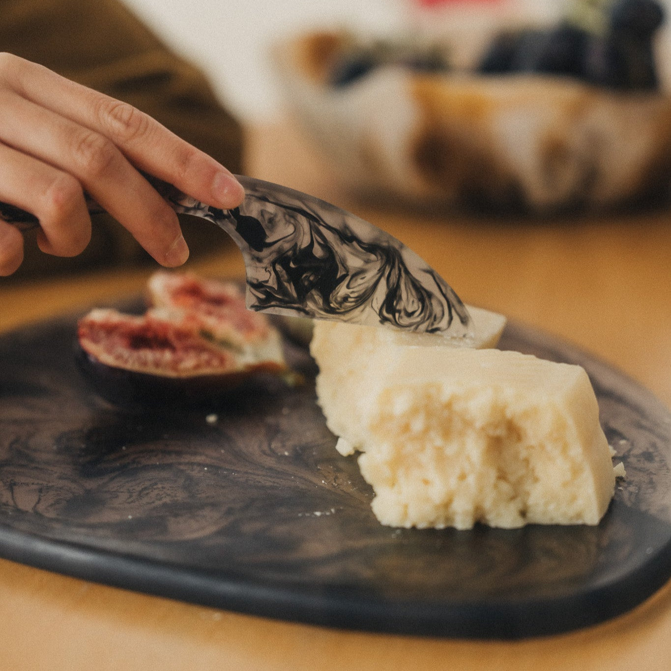Saardé | Flow Curved Cheese Knife - NASH + BANKS | Smoke