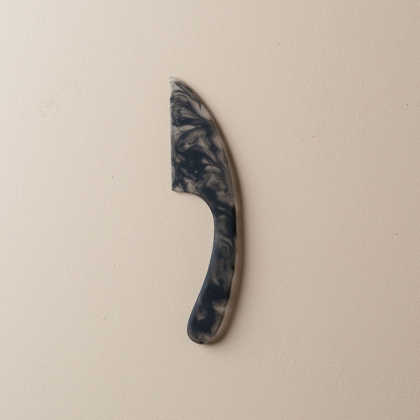 Saardé | Flow Curved Cheese Knife - NASH + BANKS | Smoke