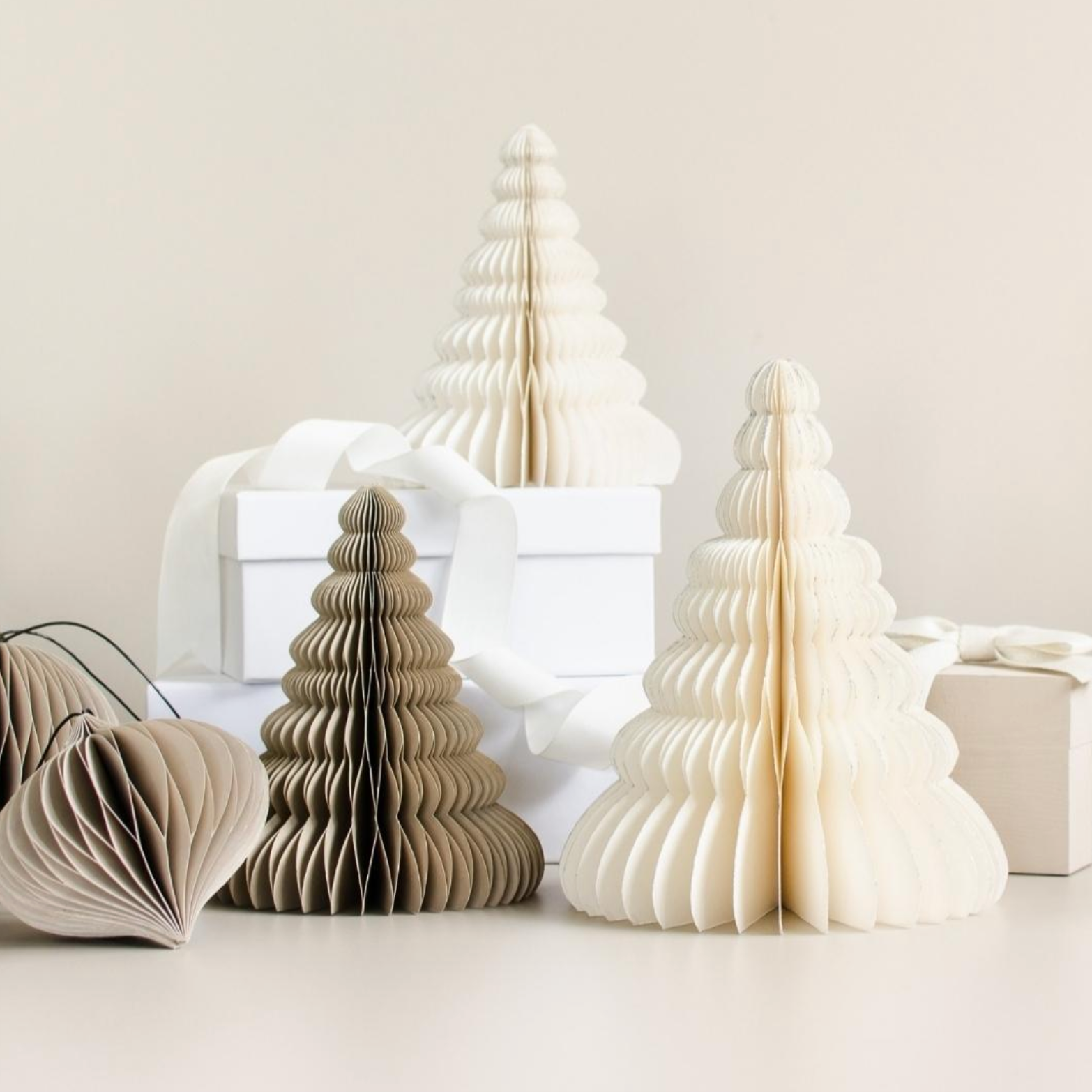 Nordic Rooms | Classic Standing Christmas Tree | Linen w/ Silver Glitter Edge | 24cm