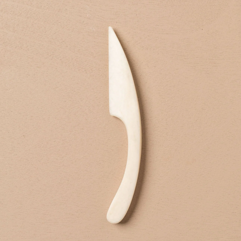 Saardé - Flow Curved Cheese Knife | Marshmallow
