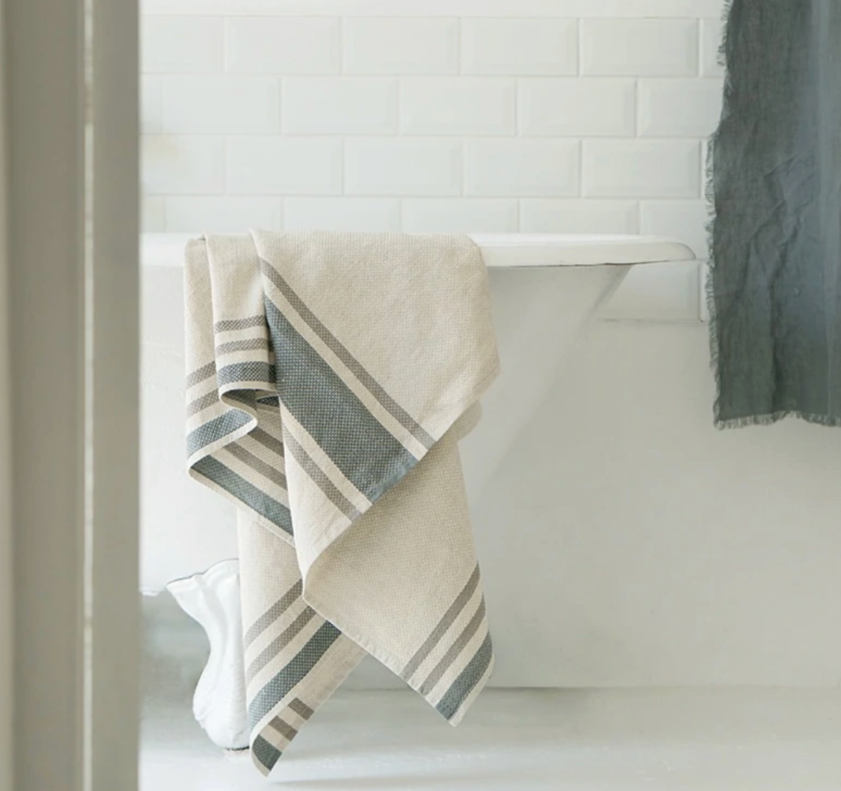 Mungo Textiles | The Huck Towel - NASH + BANKS | Basalt