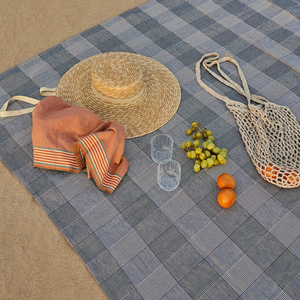 Mungo Textiles - Mungo Picnic Blanket with Strap - Plum
