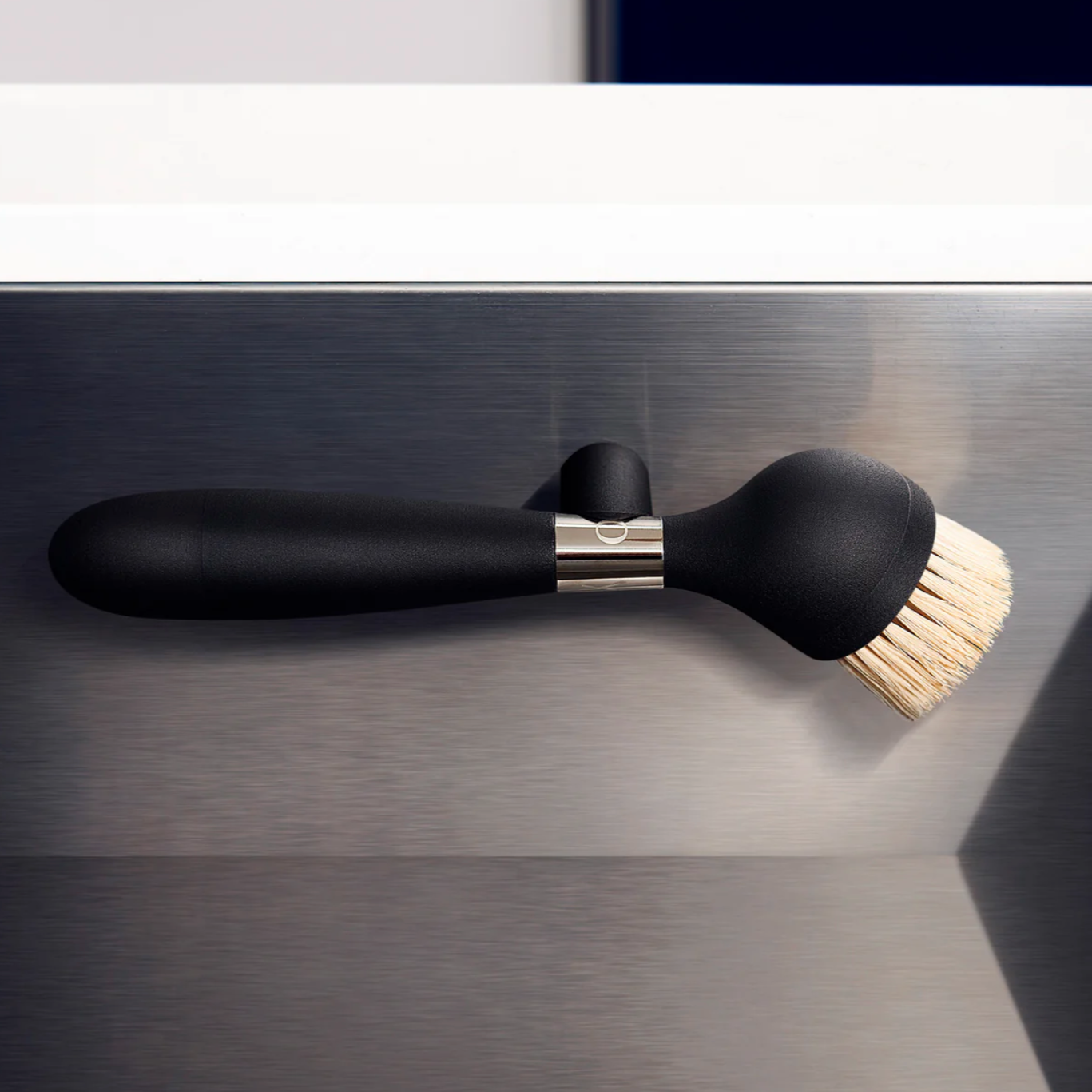 Yesēco | THE ONE BRUSH - NASH + BANKS | Black